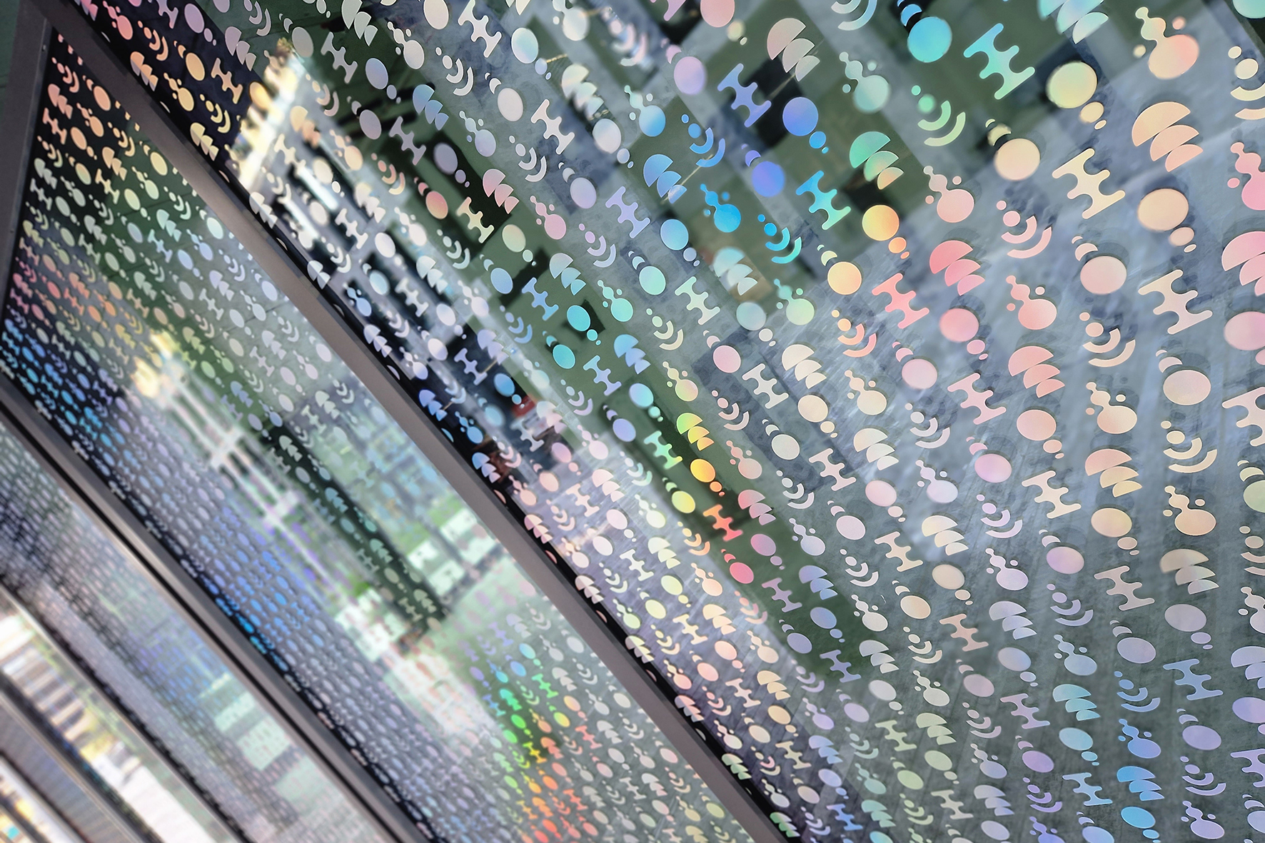 Image - Featured Image  - ASLAN SE72 PET film met holografisch effect -  2