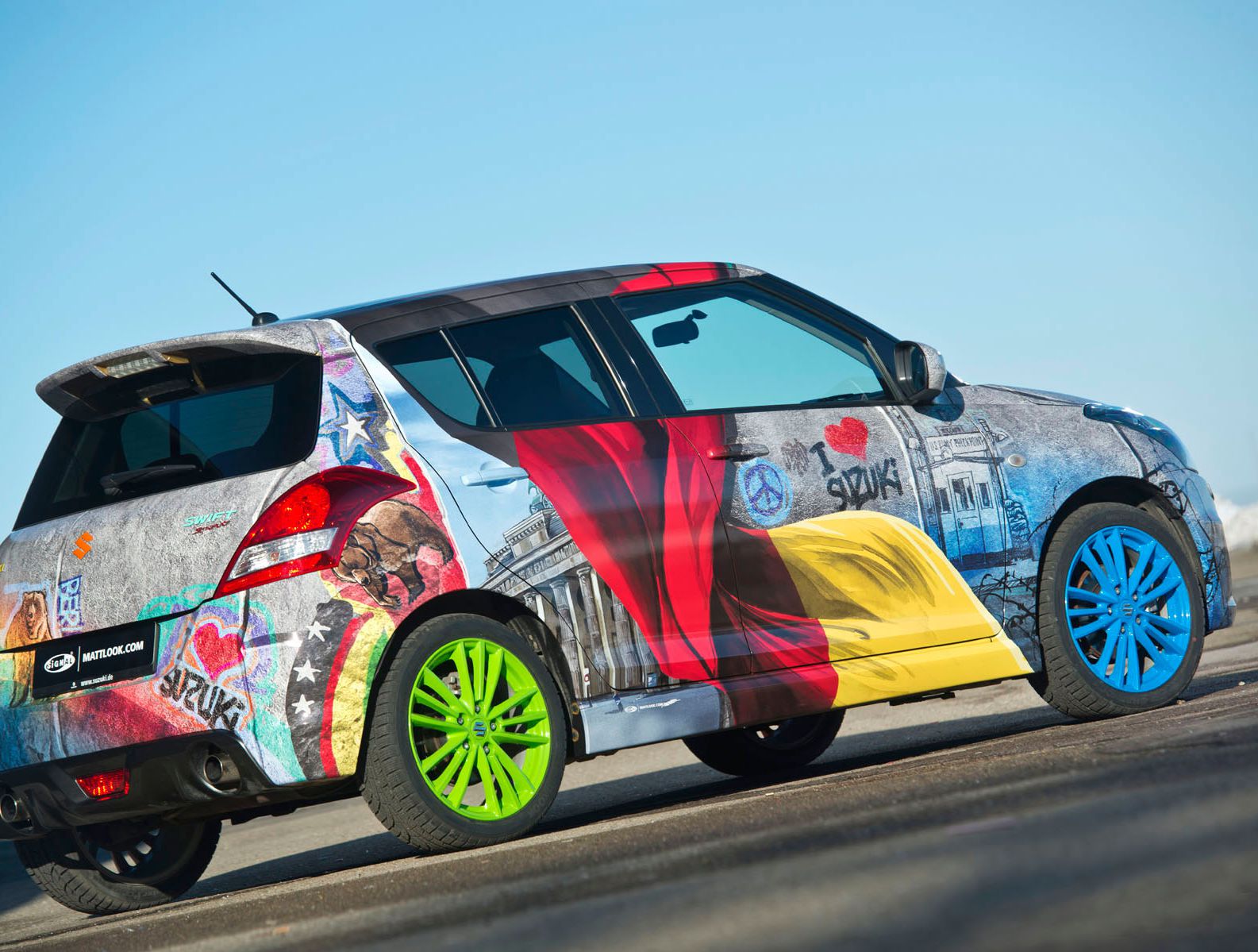 Image - Featured Image  - mactac P9186 gegoten vinyl 50mic wit glans bubble free -  1