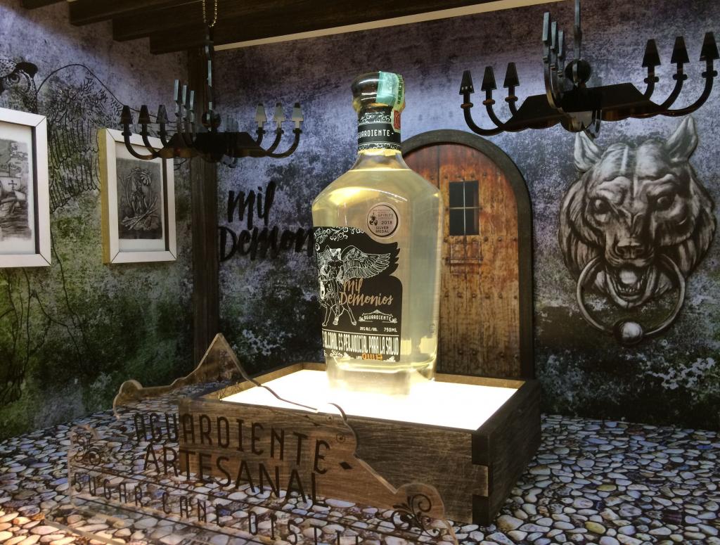 Image - Featured Image  - Mactac P4214 monomeer wit mat permanent transparent -  1