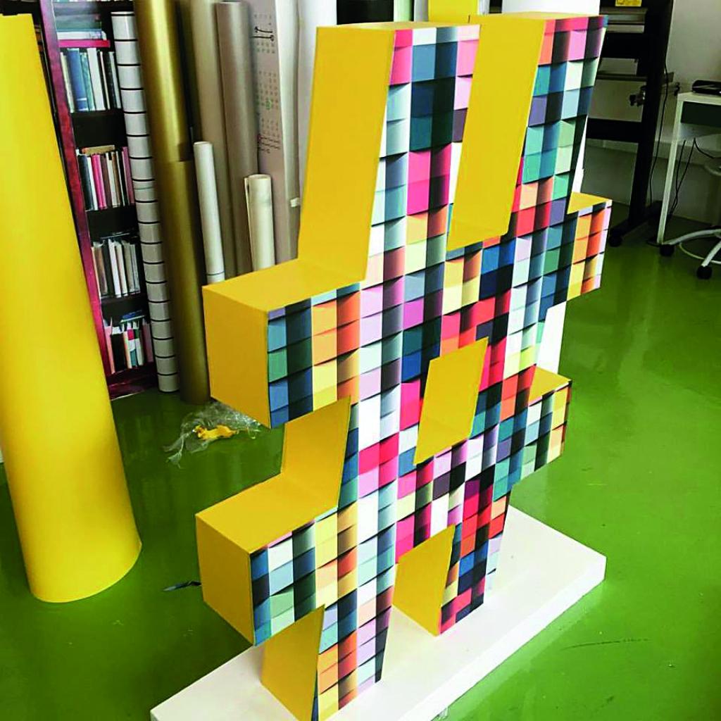 Image - Featured Image - Mactac P4144 monomère blanc brillant gris permanent - 2